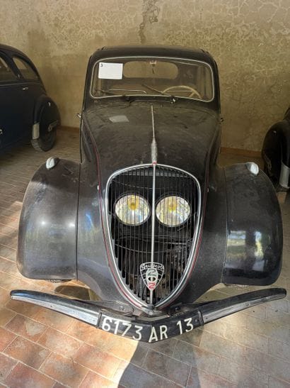 PEUGEOT, 202 luxury sedan, 1939 

Distinctive...
