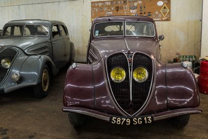 PEUGEOT, 402 B sedan, 1939

Four-door sedan...