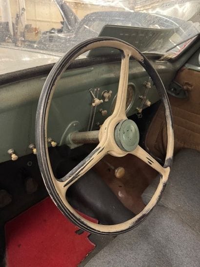 PEUGEOT, 402 B Light, 1939

Four-door sedan...