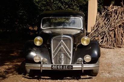 CITROËN, Traction Avant 15 SIX sedan, 1952

Citroën...