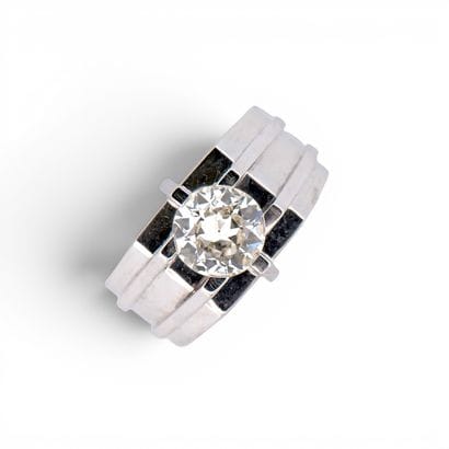 WORK French 20th century
750° white gold...