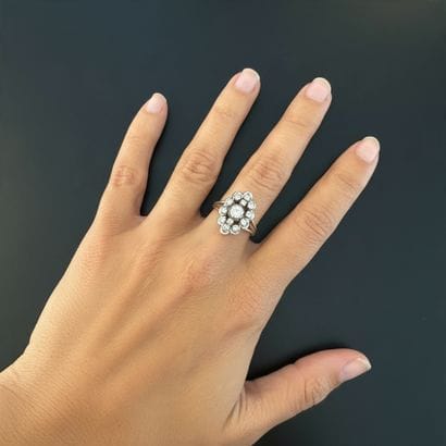 Marquise-cut ring in 750° white gold, set...