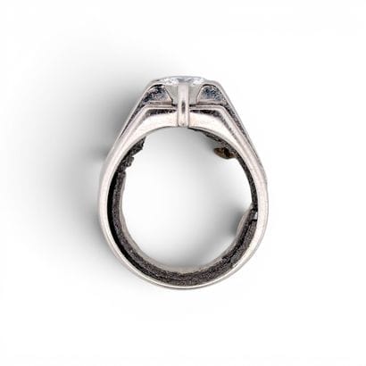 WORK French 20th century
750° white gold...