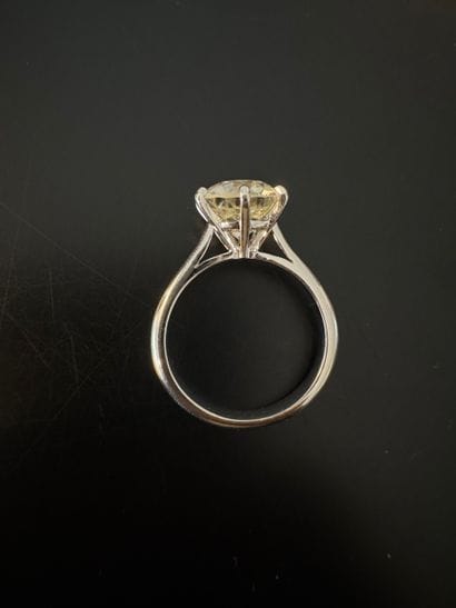 750° white gold solitaire ring set with an...