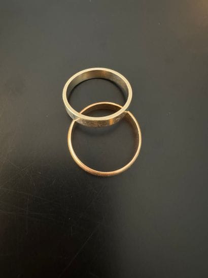 TWO 750° gold wedding rings
Weight: 8.3 ...