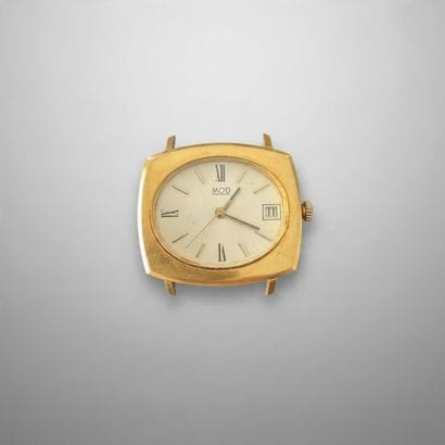 MOD 
Rectangular men's gold watch with manual-winding...