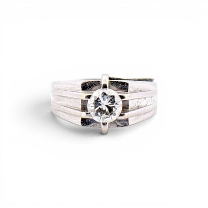 WORK French 20th century
750° white gold...