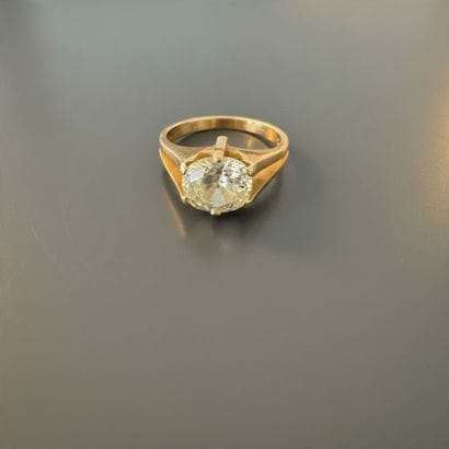 750° yellow gold RING set with an old-cut...