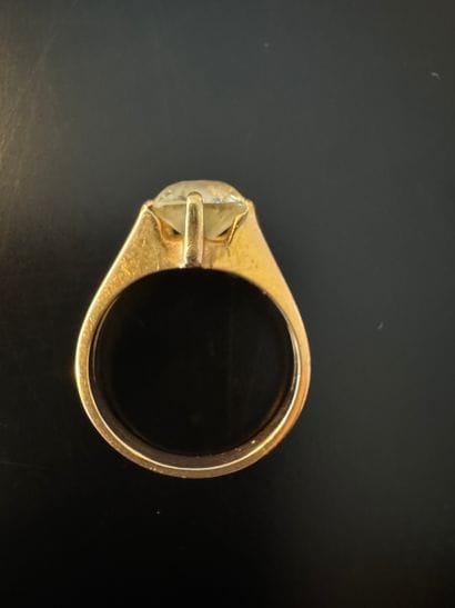 750° yellow gold RING set with an old-cut...