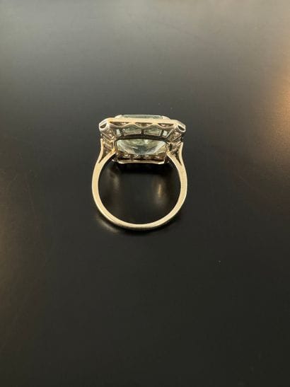 750° white gold cocktail ring set with an...