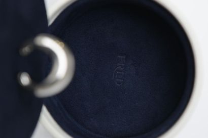 FRED bague jonc en or gris 750° Dans son...