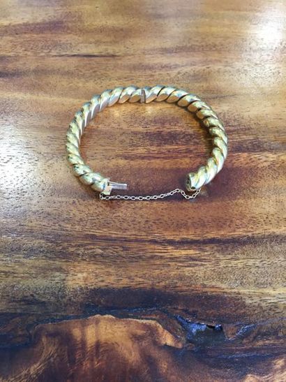 BRACELET jonc torsadé en or jaune 750° ouvrant,...