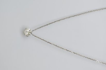 COLLIER or et pendentif diamant taille brillant...