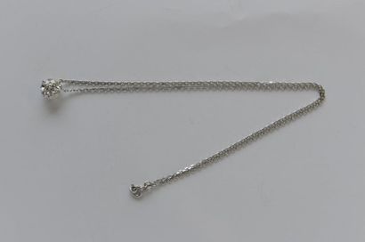 COLLIER or et pendentif diamant taille brillant...