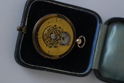 MONTRE de gousset en or jaune 750° guilloché...