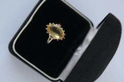 BAGUE en or jaune 750° ornée d'une citrine
Poids...