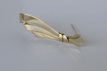 BROCHE en or jaune 750° à motif végétal 
Poids...