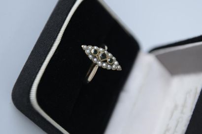 BAGUE marquise en or jaune 750° ornée de...
