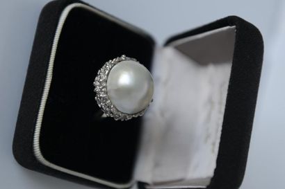 BAGUE en or 14 kt ornée d'une perle Mabé...