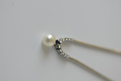 COLLIER en or gris 750° ornée de diamants...