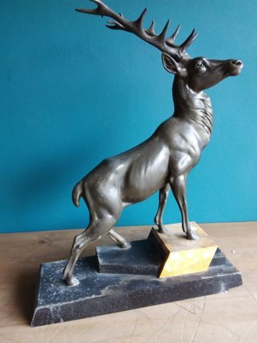 SUJET en bronze à patine brune représentant...