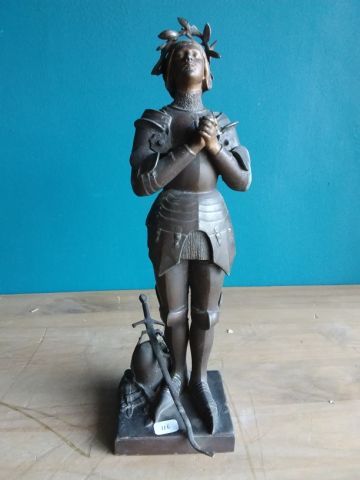 SUJET en bronze a patine brune représentant...