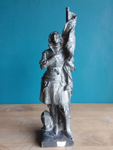 PIERSON
SUJET en métal représentant Jeanne...