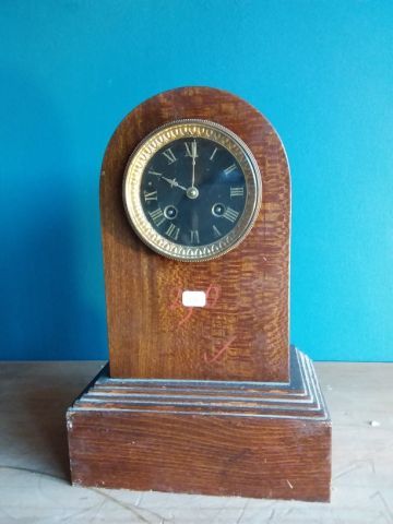 PENDULE borne en bois de placage, travail...