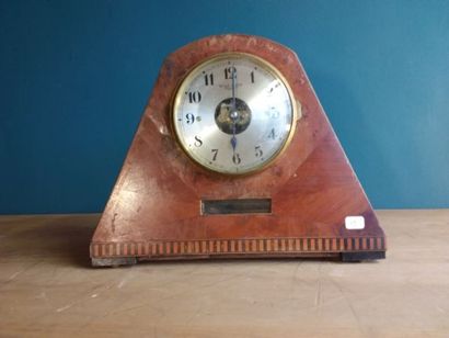 BULLE-CLOCK
En bois de placage à décor de...