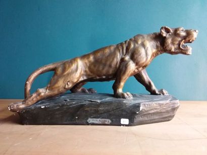 FLORO
Lionne blessée 
platre peint