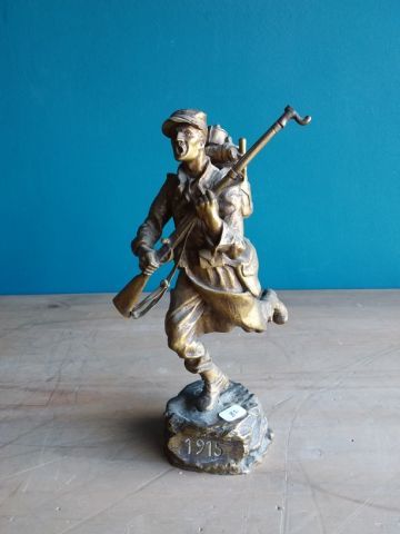 SUJET en bronze doré représentant un soldat...