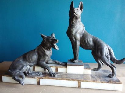 L.GARVIN
Bergers allemands 
Sculpture en...
