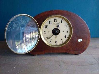 BULLE-CLOCK
PENDULE en bois de placage, le...