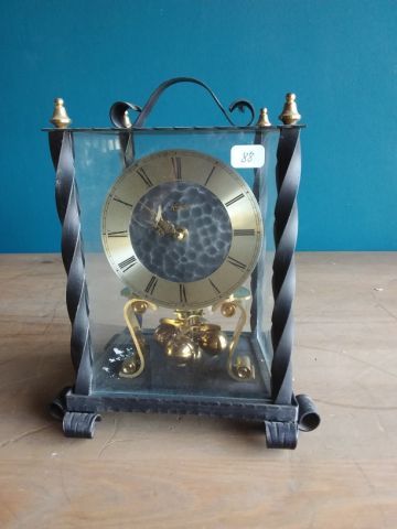 KUNDO
PENDULE 400 jours, en fer forgé, le...