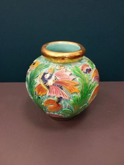 MONACO
Vase boule en faience polychrome à...