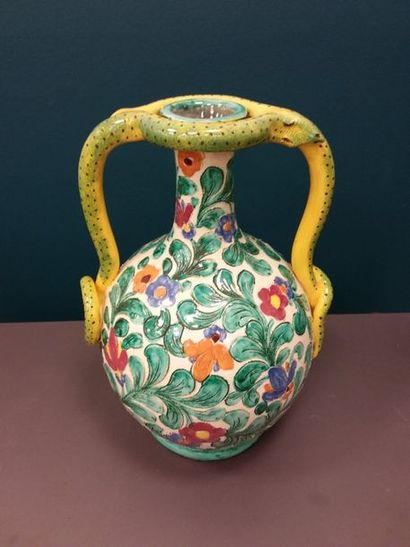 MONACO
Vase en faïence polychrome à décor...