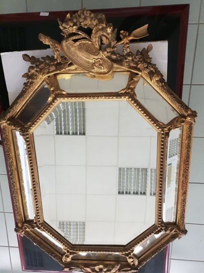 MIROIR de forme octogonale en bois doré et...