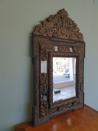 MIROIR à pareclose en laiton 
De style Louis...
