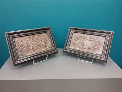 DEUX PLAQUES en cuivre encadrées représentant...