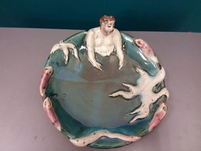 MUSSEL Françoise (née en 1943).
Plat en faience...