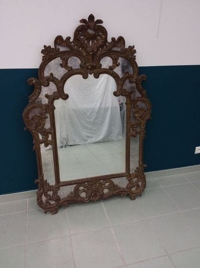 GRAND MIROIR à pareclose, cadre en bois,...