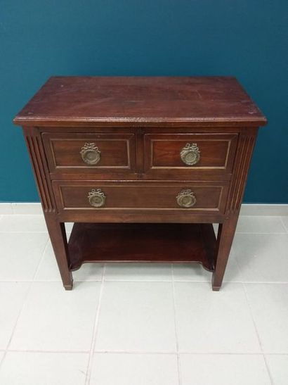 PETITE COMMODE en acajou, ouvrant par trois...