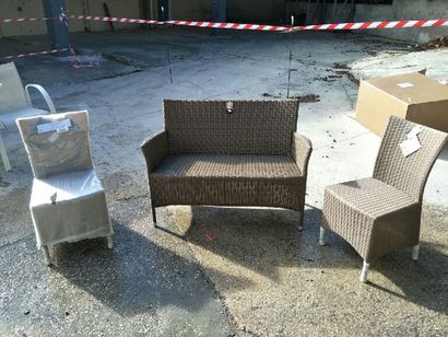
PROLOISIR

Salon de jardin en résine viroComprenant...