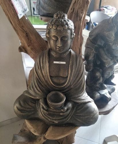 BOUDDHA
Assis en fibrociment doré, 
Hauteur...