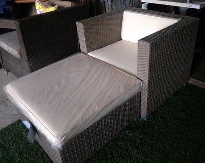 LOT DE QUATRES FAUTEUILS
Et une table basse...