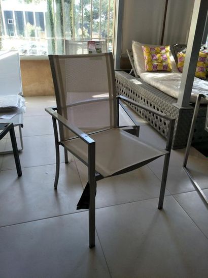 RIVE BLEUE
Quatre Fauteuils RIMINI en inox,...