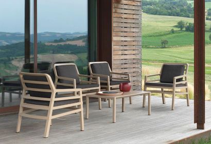 NARDI
Deux fauteuils Bas ARIA italia en polypropylène...