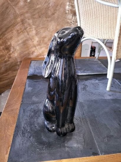 STATUE 
représentant un lapin en fibre de...