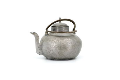 TRAVAIL ASIATIQUE MODERNE Petite théîère...