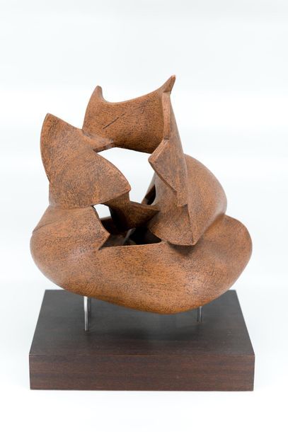TRAVAIL MODERNE
Sculpture moderne en terre...